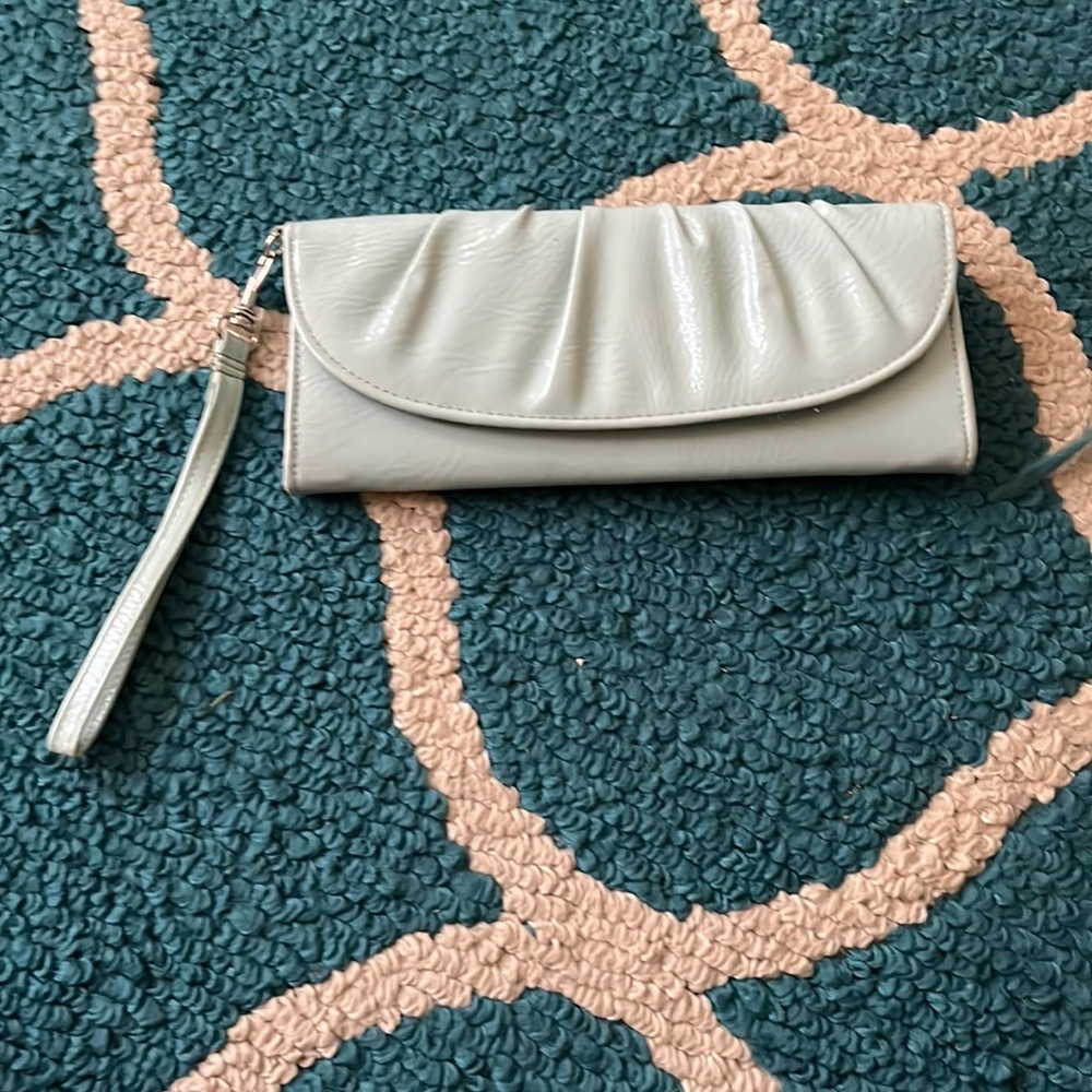 Aqua colored wristlet great accessory with multiple pockets!